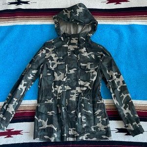 Women’s Active USA Camouflage Print Cargo Jacket 💚